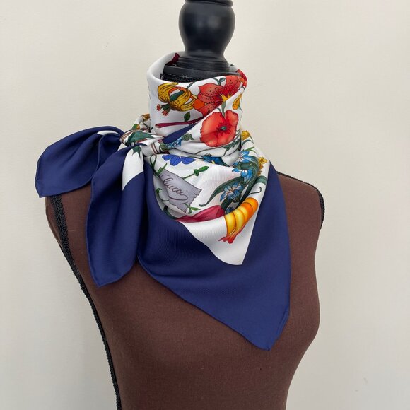 Gucci Silk Wrap Flora 1 Print Multicolor Blue Border Scarf - Picture 13 of 16
